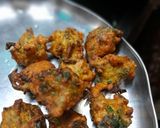 મેથી અને ડુંગળી ના મિક્ષ ગોટા(Methi Ane Dungali Na Mix Gota Recipe In Gujarati) રેસીપી સ્ટેપ5ફોટો