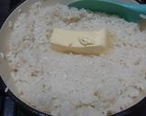 Foto langkah ke 4 dari resep Garlic Butter Rice with Chicken Curry.