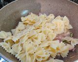 A picture of step 3 of PERI PERI PASTA...