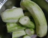 A picture of step 1 of Simple Sponge Gourd.