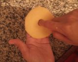 Foto del paso 1 de la receta: Arepitas fritas con huequito
