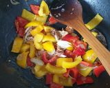 Foto langkah ke 2 dari resep Daging Sapi Tumis Paprika.