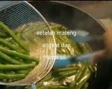 Foto langkah ke 3 dari resep Buncis siram saus udang rebon.