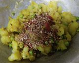 A picture of step 3 of Aloo Samosa.