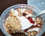 Foto langkah ke 6 dari resep Strawberry Cheesecake in Cup (No Bake).