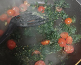 Foto del paso 7 de la receta: Pollo con salsa de espinacas y tomatitos cherry
