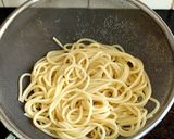 A picture of step 1 of Spaghetti with sausages.
