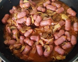 Foto del paso 6 de la receta: Saltenada de salchichas frescas con bacon y champiñón