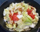 Hình bước làm 1 của món Bắp Cải Xào Cà Chua