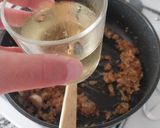 Foto del paso 6 de la receta: Muslitos de pollo relleno de gambas con sepia en salsa de avellanas y cava