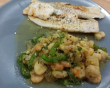 Foto del paso 2 de la receta: Salteado de gambitas 🦐 con merluza a la plancha🐟