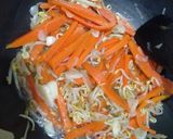 Foto langkah ke 5 dari resep Tumis wortel kecambah.