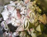 Foto langkah ke 1 dari resep 87. Cumi kuah hitam.