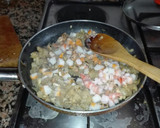 Foto del paso 1 de la receta: Pimientos del piquillo rellenos de rosada y marisco