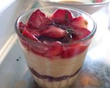 Foto langkah ke 3 dari resep Overnight strawberry oat.