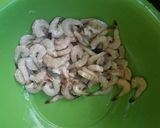Foto langkah ke 1 dari resep Udang Asam Manis.