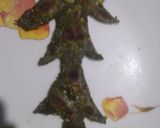 A picture of step 9 of Christmas tree Paratha.