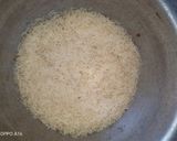 A picture of step 2 of Braised rice.
