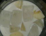 Foto del paso 2 de la receta: Licuado frío de manzana y leche (CREMOSA)