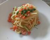 Linguine with prawns, courgette & pumpkin flowers recipe step 5 photo