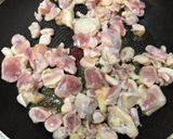 A picture of step 2 of Fried Chicken and Sweet Pepper with Cashew nuts.