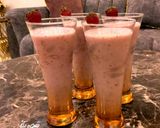 عکس مرحله 3 از دستور اسموتی موز و توت فرنگی
