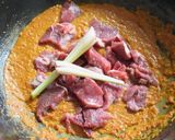 A picture of step 6 of Beef rendang.