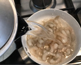 Foto del paso 2 de la receta: Spaghetti tricolor con salsa de queso azul y camarones