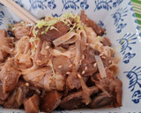 Foto del paso 3 de la receta: Solomillo de cerdo a la soja con setas y noodles de arroz