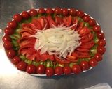 Une image de l'étape 6 de Trio de tomates en salade à l oignon doux et herbes aromatiques.