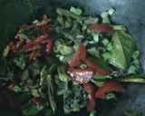 Foto langkah ke 3 dari resep Tumis Asin Cucut.