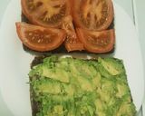 Foto del paso 1 de la receta: Tostadas de aguacate y tomate
