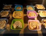 Foto langkah ke 6 dari resep Cinnamon Roll Bread Pudding | Puding Roti Tawar Gulung KayuManis.