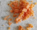 Foto del paso 2 de la receta: Tostas gratinadas de salmón ahumado