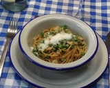 Foto del paso 3 de la receta: Pasta integral con atún y guisantes en un momento