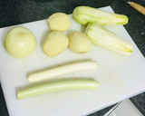 Foto del paso 1 de la receta: Crema de papas y calabacín
