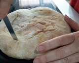 Foto del paso 1 de la receta: Provolone con ají molido en coca de pan casero
