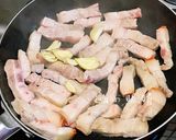 A picture of step 2 of Homestyle Braised Pork Belly.