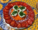 Une image de l'étape 11 de Salade de carottes, tomates et oignon rouge à la burrata et persil.