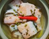 Hình bước làm 4 của món Lườn Cá Hồi kho nước Dừa