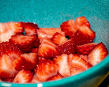 Foto del paso 1 de la receta: Desayuno saludable: fresas con leche y copos de maíz sin azúcar
