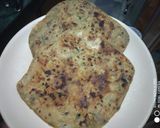 A picture of step 3 of Methi parantha.
