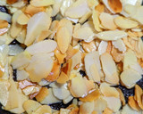 Foto del paso 2 de la receta: Arroz especiado con almendras y pasas