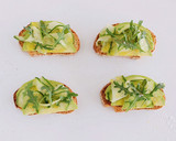 Foto del paso 4 de la receta: Tostadas de Aguacate y Pepino