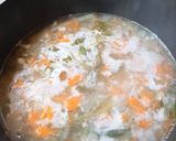 Foto del paso 3 de la receta: Caldo de pollo ¡Salió sopa de arroz, pollo y verduritas!