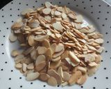 A picture of step 9 of Apple bundt cake with flaked almonds.