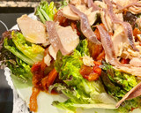 Foto del paso 5 de la receta: Ensalada con cogollos “pie de roble”, atún y anchoas