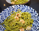 Foto del paso 3 de la receta: Tagliatelle con burrata, gambas, pistachos tostados y aliño de albahaca