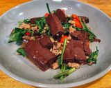 รูปขั้นตอนการทำที่ 4 ของ เลือดหมูผัดขึ้นฉ่าย