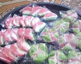 Foto langkah ke 6 dari resep Bolu semangka mini.
